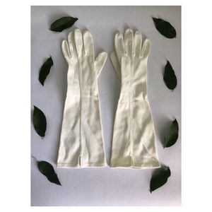 1940’s Vintage Ivory Grandoe Coat Length Gloves